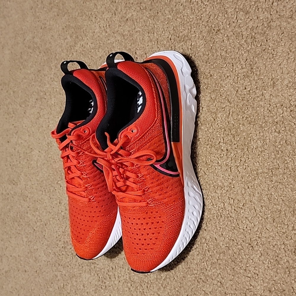 Size 9 Nike running shoes